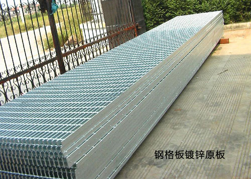 鋼格板的上表面壓焊成型與下表面縱條焊接